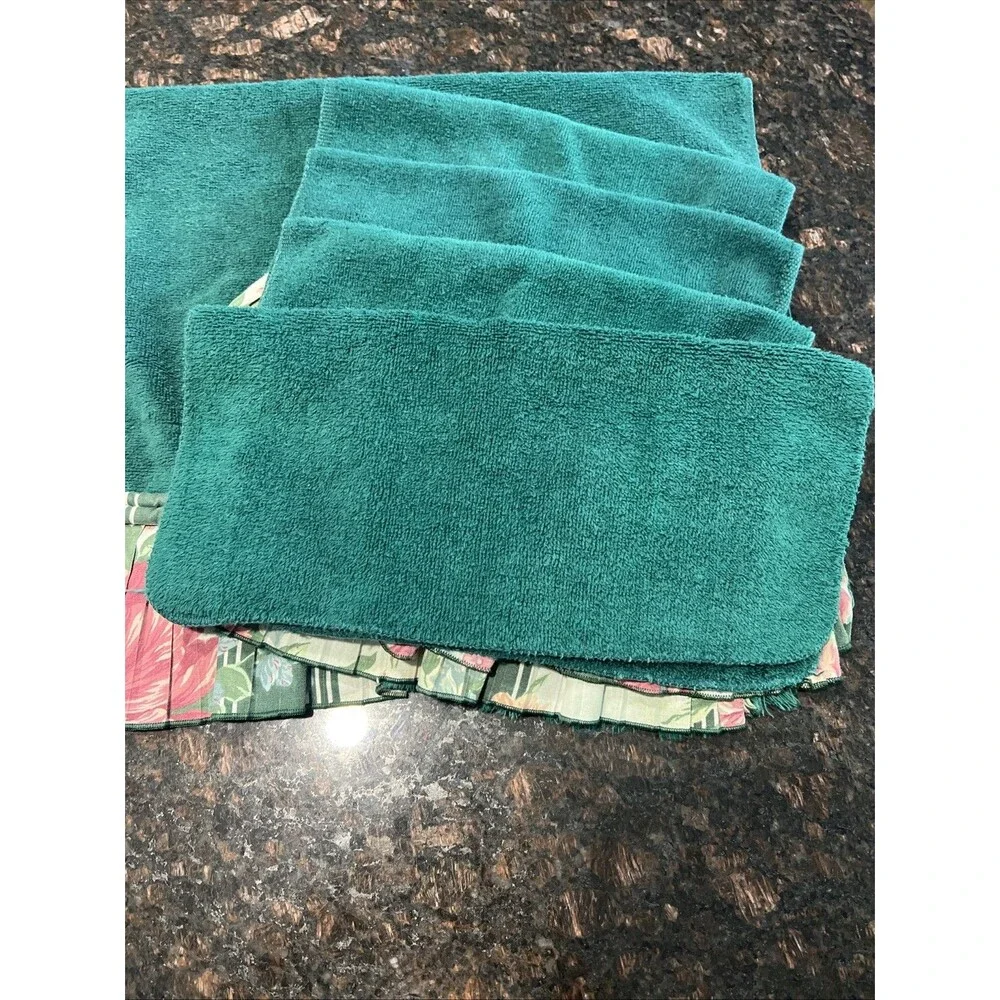 set of VINTAGE 80s Green FLORAL RUFFLED Towels Set Of 5 Washcloth 90’s